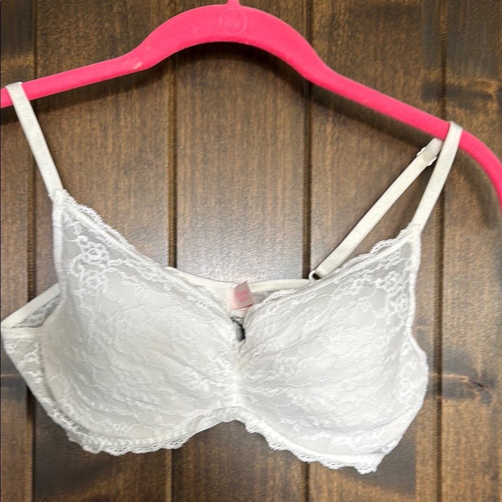 Victoria’s Secret Elegant White Lace Bra. Size 34C